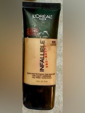 L’Oreal Infallible Pro-Matte Foundation - 105 Natural Beige